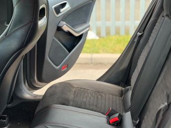 Mercedes-Benz CLA 2.1 CLA220 CDI AMG Sport Coupe 7G-DCT Euro 6 (s/s) 4dr