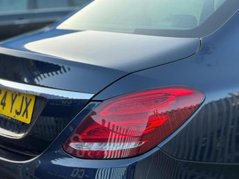 Mercedes-Benz C Class 2.1 C300h BlueTEC AMG Line G-Tronic+ Euro 6 (s/s) 4dr