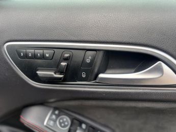 Mercedes-Benz GLA 2.1 GLA220d AMG Line (Premium Plus) 7G-DCT 4MATIC Euro 6 (s/s) 5