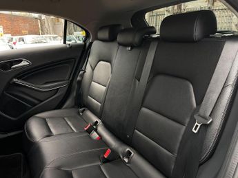 Mercedes-Benz A Class 2.1 A200d Sport (Premium) 7G-DCT Euro 6 (s/s) 5dr