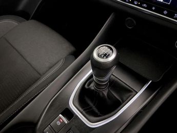 Nissan Qashqai 1.3 DIG-T MHEV N-Connecta Euro 6 (s/s) 5dr