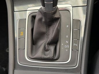 Volkswagen Golf 1.0 TSI SE Nav DSG Euro 6 (s/s) 5dr