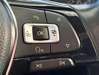 Volkswagen Golf 1.0 TSI SE Nav DSG Euro 6 (s/s) 5dr