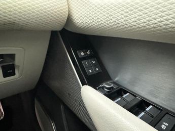 Land Rover Range Rover Velar 3.0 D275 R-Dynamic SE Auto 4WD Euro 6 (s/s) 5dr