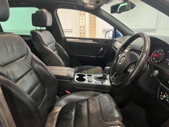 Volkswagen Touareg 3.0 TDI V6 BlueMotion Tech R-Line Tiptronic 4WD Euro 6 (s/s) 5dr