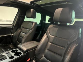 Volkswagen Touareg 3.0 TDI V6 BlueMotion Tech R-Line Tiptronic 4WD Euro 6 (s/s) 5dr