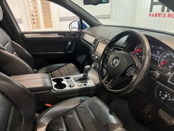 Volkswagen Touareg 3.0 TDI V6 BlueMotion Tech R-Line Tiptronic 4WD Euro 6 (s/s) 5dr