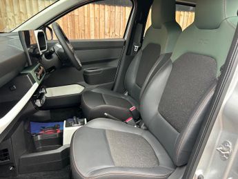 Dacia Spring 65 26.8kWh EXTREME Auto 5dr