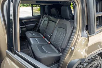 Land Rover Defender 110 2.0 SD4 First Edition Auto 4WD Euro 6 (s/s) 5dr