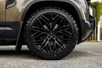 Land Rover Defender 110 2.0 SD4 First Edition Auto 4WD Euro 6 (s/s) 5dr