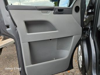 Volkswagen Transporter 2.0 BiTDI T32 Kombi DSG 4MOTION L1 H1 4dr