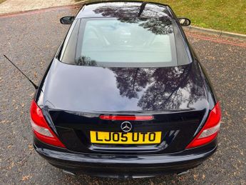 Mercedes-Benz SLK 3.5 SLK350 Convertible 2dr Petrol 7G-Tronic (242 g/km, 272 bhp)