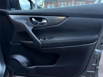 Nissan Qashqai 1.2 DIG-T N-Connecta XTRON Euro 6 (s/s) 5dr