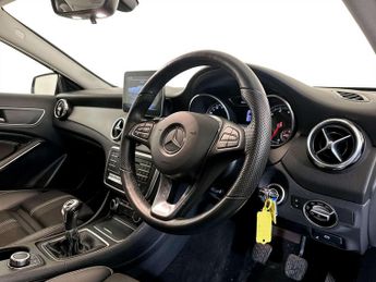 Mercedes-Benz GLA 1.6 GLA180 Urban Edition Euro 6 (s/s) 5dr