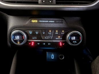 Ford Focus 1.5T EcoBoost Titanium Auto Euro 6 (s/s) 5dr