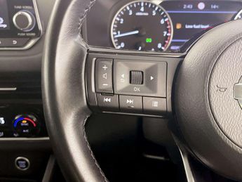 Nissan Qashqai 1.3 DIG-T MHEV Acenta Premium Euro 6 (s/s) 5dr