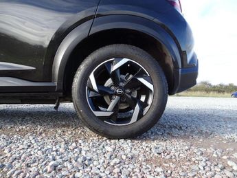 Nissan Juke 1.0 DIG-T N-Connecta DCT Auto Euro 6 (s/s) 5dr