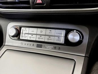 Hyundai KONA 64kWh Premium SE Auto 5dr (7kW Charger)