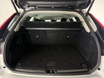 Volvo XC60 2.0 B4 MHEV Momentum Auto AWD Euro 6 (s/s) 5dr