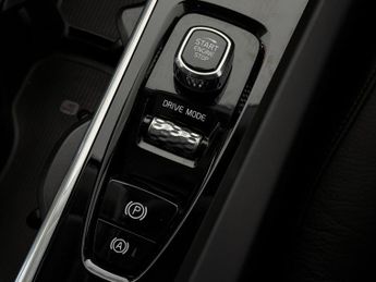 Volvo XC60 2.0 B4 MHEV Momentum Auto AWD Euro 6 (s/s) 5dr