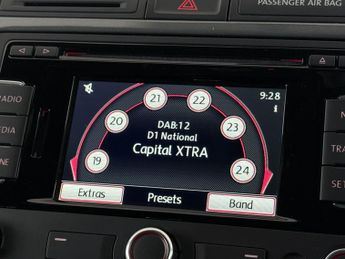 Volkswagen Tiguan 2.0 TDI BlueMotion Tech R-Line DSG 4WD Euro 5 (s/s) 5dr (Nav)