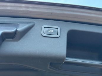 Land Rover Discovery Sport 2.0 TD4 HSE Black Auto 4WD Euro 6 (s/s) 5dr