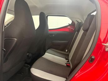 Toyota AYGO 1.0 VVT-i x-play x-shift Euro 6 5dr