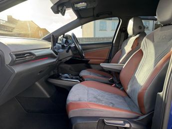 Volkswagen ID.4 Pro Performance 77kWh 1ST Edition Auto 5dr