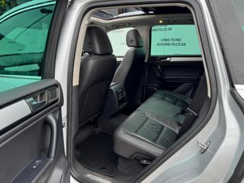 Volkswagen Touareg 3.0 TDI V6 BlueMotion Tech R-Line Tiptronic 4WD Euro 5 (s/s) 5dr