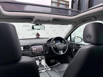 Volkswagen Touareg 3.0 TDI V6 BlueMotion Tech R-Line Tiptronic 4WD Euro 5 (s/s) 5dr