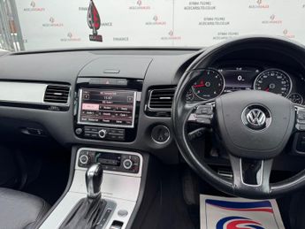 Volkswagen Touareg 3.0 TDI V6 BlueMotion Tech R-Line Tiptronic 4WD Euro 5 (s/s) 5dr