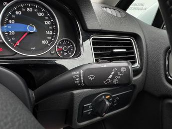 Volkswagen Touareg 3.0 TDI V6 BlueMotion Tech R-Line Tiptronic 4WD Euro 5 (s/s) 5dr