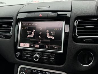 Volkswagen Touareg 3.0 TDI V6 BlueMotion Tech R-Line Tiptronic 4WD Euro 5 (s/s) 5dr