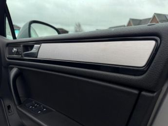 Volkswagen Touareg 3.0 TDI V6 BlueMotion Tech R-Line Tiptronic 4WD Euro 5 (s/s) 5dr