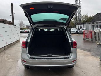 Volkswagen Touareg 3.0 TDI V6 BlueMotion Tech R-Line Tiptronic 4WD Euro 5 (s/s) 5dr