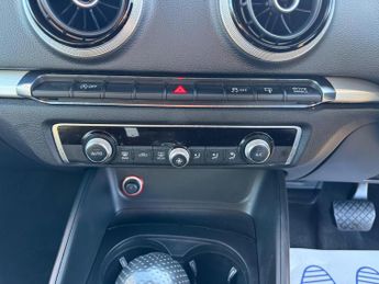 Audi A3 1.6 TDI S line Sportback S Tronic Euro 5 (s/s) 5dr