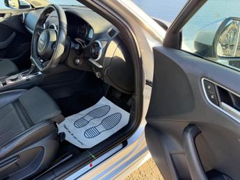 Audi A3 1.6 TDI S line Sportback S Tronic Euro 5 (s/s) 5dr