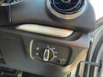 Audi A3 1.6 TDI S line Sportback S Tronic Euro 5 (s/s) 5dr