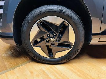 Hyundai KONA 65.4kWh Advance Auto 5dr