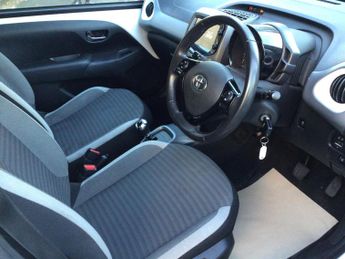 Toyota AYGO 1.0 VVT-i x-play x-shift Euro 6 5dr