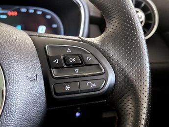 MG MG HS 1.5 T-GDI 16.6kWh Exclusive Auto Euro 6 (s/s) 5dr