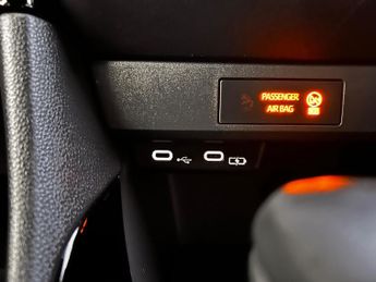 Toyota Yaris 1.5 VVT-h Design E-CVT Euro 6 (s/s) 5dr