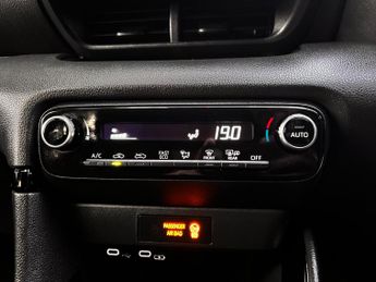 Toyota Yaris 1.5 VVT-h Design E-CVT Euro 6 (s/s) 5dr
