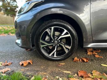 Toyota Yaris 1.5 VVT-h Design E-CVT Euro 6 (s/s) 5dr