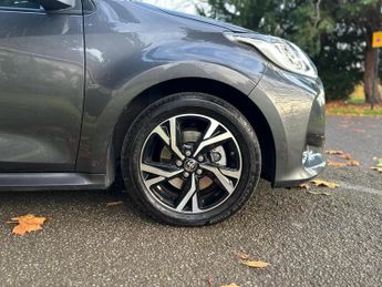 Toyota Yaris 1.5 VVT-h Design E-CVT Euro 6 (s/s) 5dr