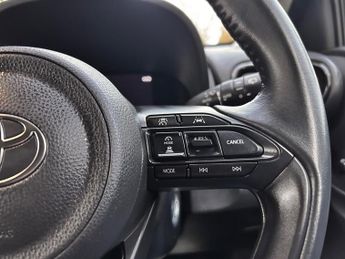 Toyota Yaris 1.5 VVT-h Design E-CVT Euro 6 (s/s) 5dr