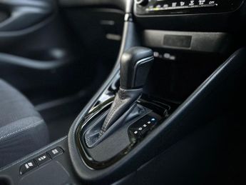 Toyota Yaris 1.5 VVT-h Design E-CVT Euro 6 (s/s) 5dr