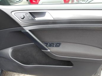 Volkswagen Golf 1.6 TDI SE Nav DSG Euro 6 (s/s) 5dr