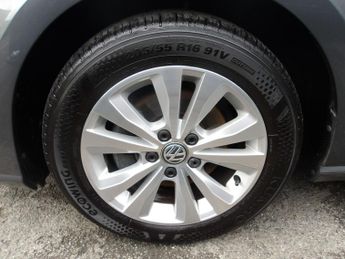 Volkswagen Golf 1.6 TDI SE Nav DSG Euro 6 (s/s) 5dr