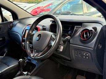 Renault Captur 1.2 TCe ENERGY Signature Nav Auto Euro 6 (s/s) 5dr